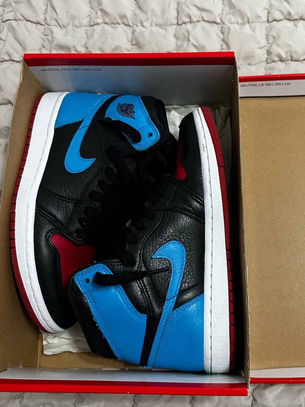 WMNS 1’s